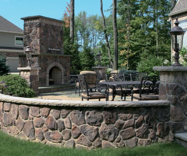 DQ_Fieldstone_Pennsylvania_Ext_Fireplace